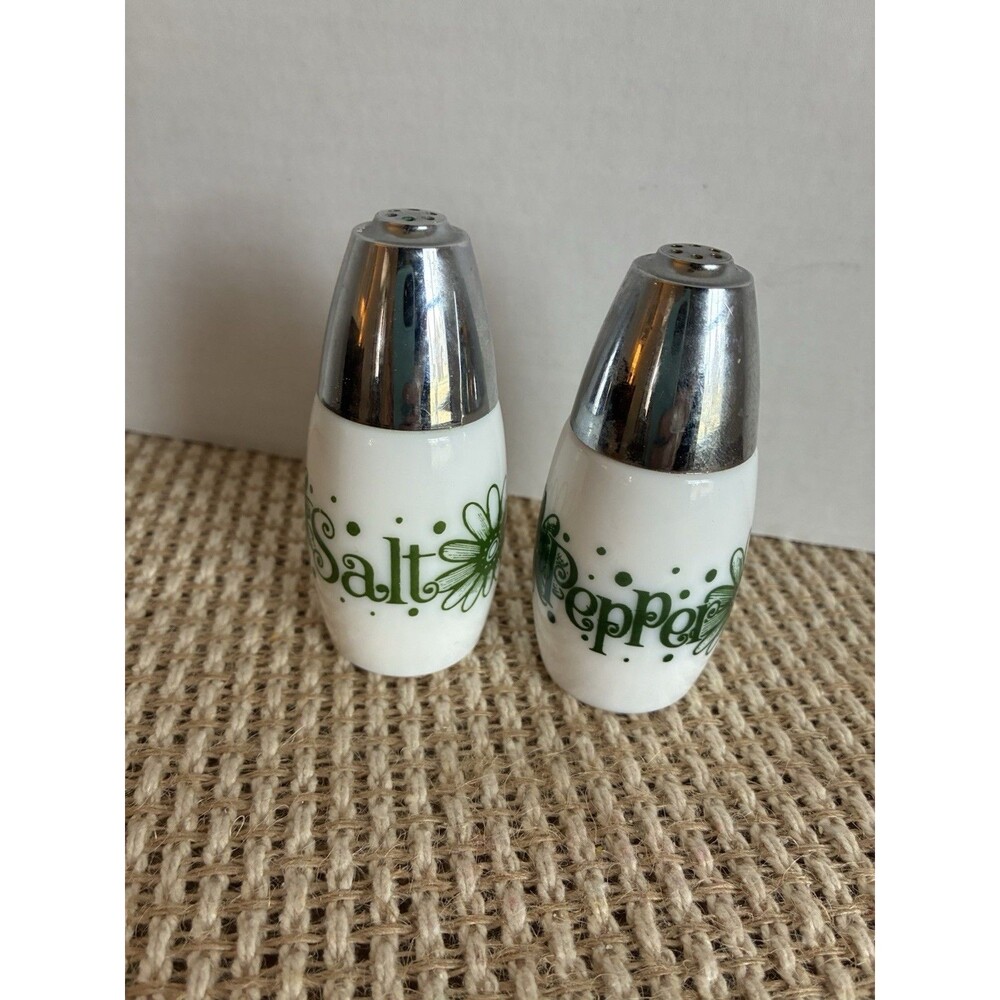 Gemco Salt and Pepper Milk Glass Crazy Bloom Daisy Green 1970s VTG